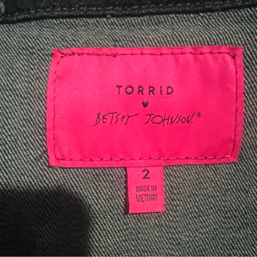 Torrid colab with Betsey Johnson denim hand skull painted trucker jacket 2X - Picture 3 of 5